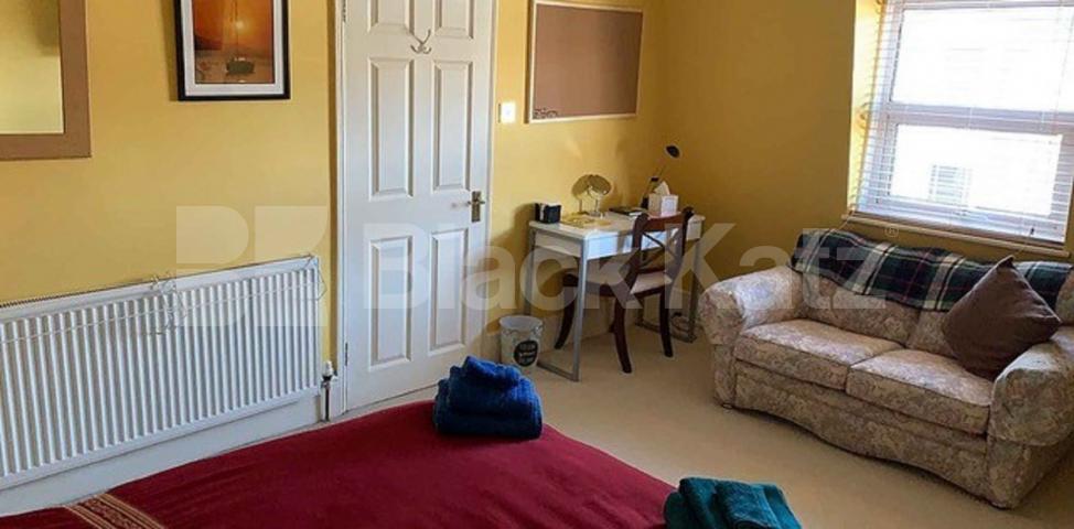 			UNDER OFFER, 1 Bedroom, 1 bath, 1 reception Apartment			 Grosvenor Terrace, Walworth / Camberwell